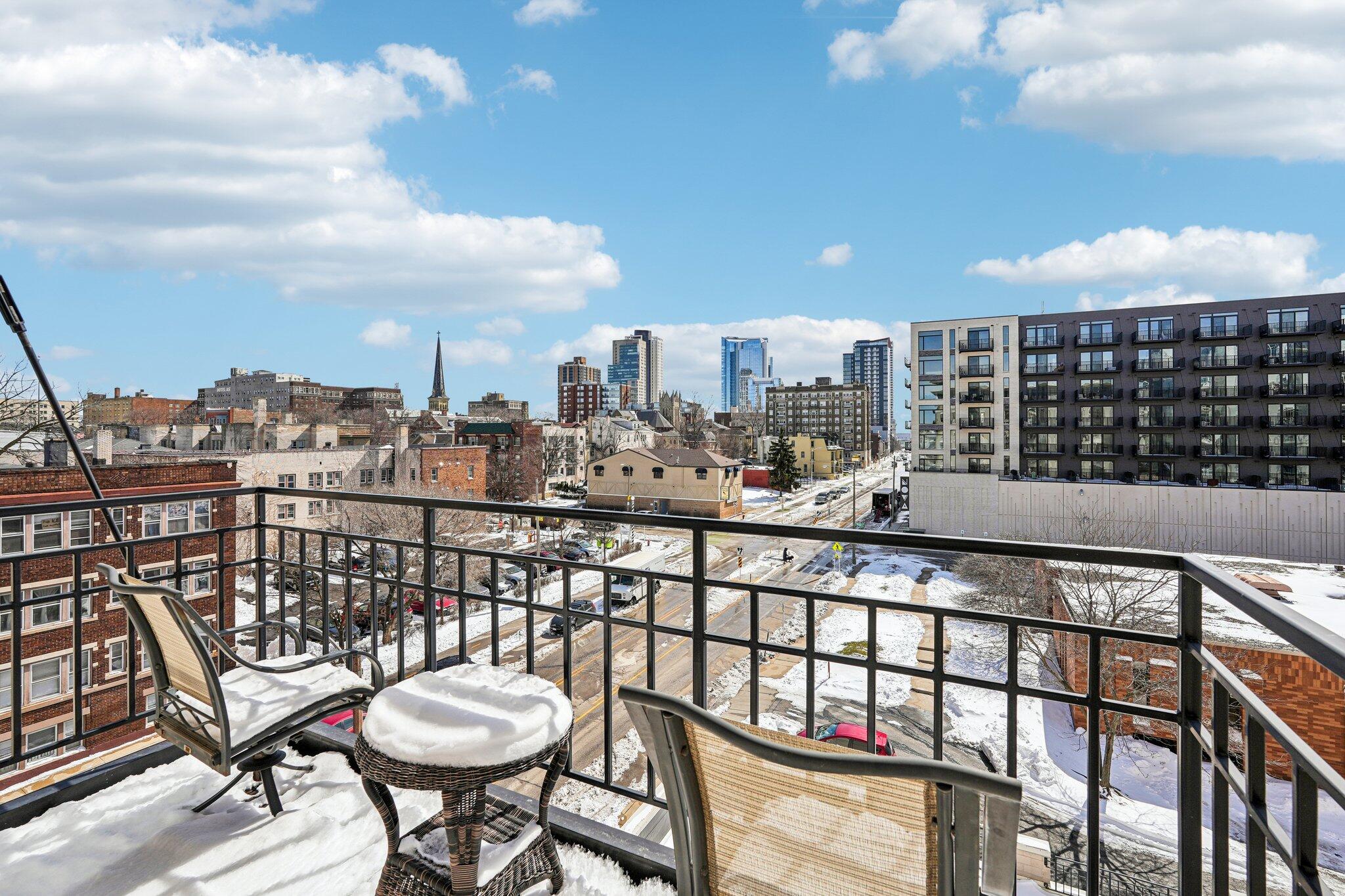 1325 N Van Buren St Unit: 402