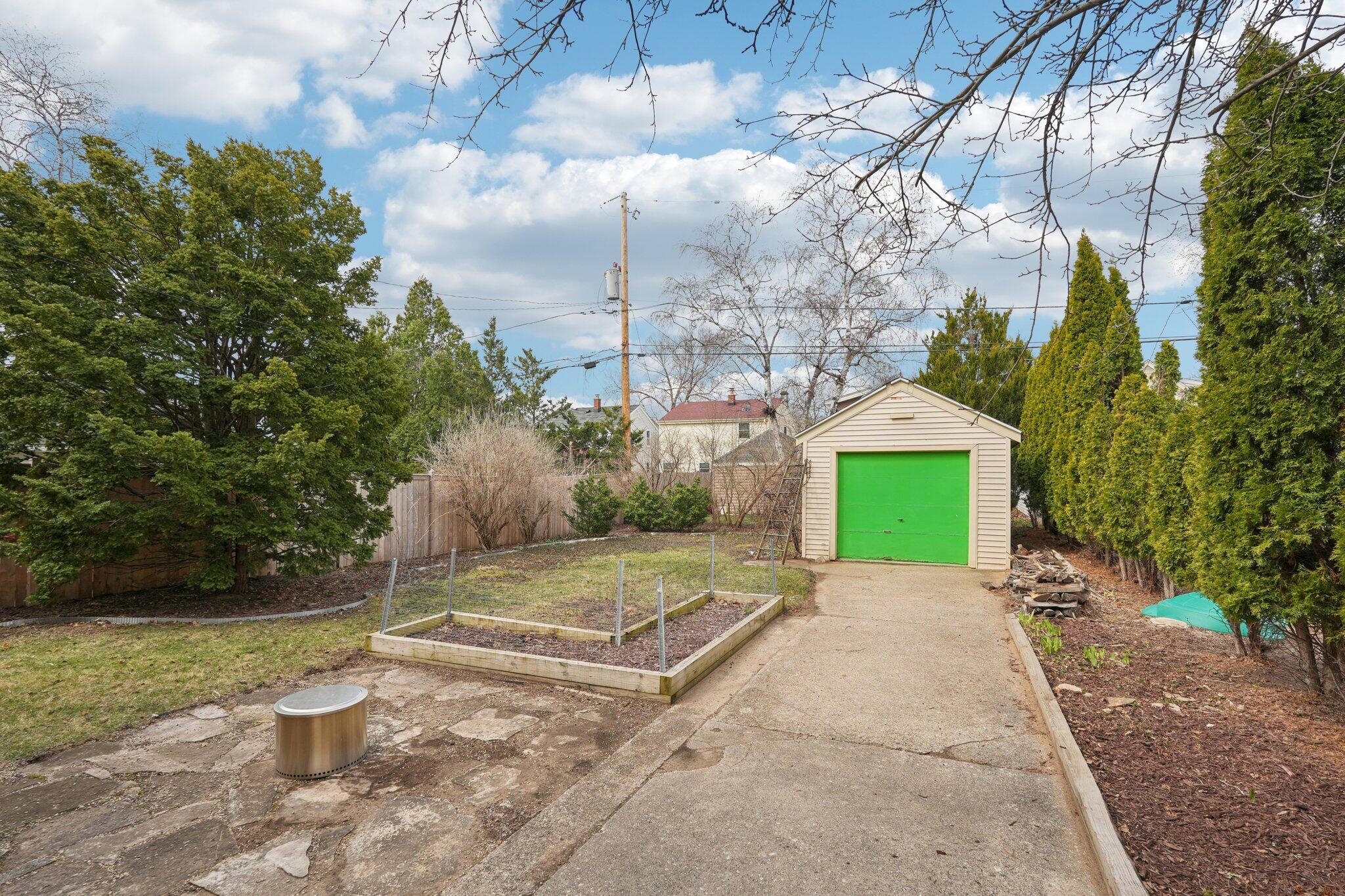 5671 N Bay Ridge Ave