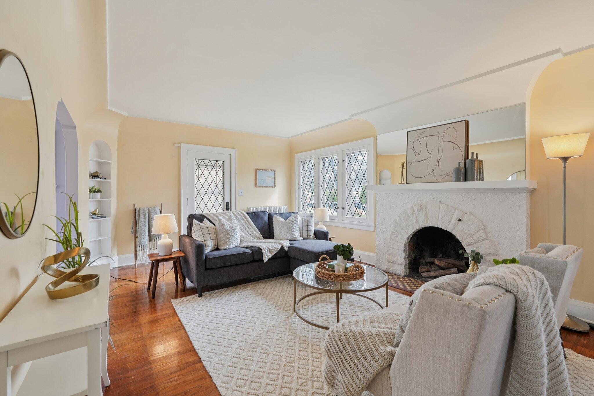 5671 N Bay Ridge Ave