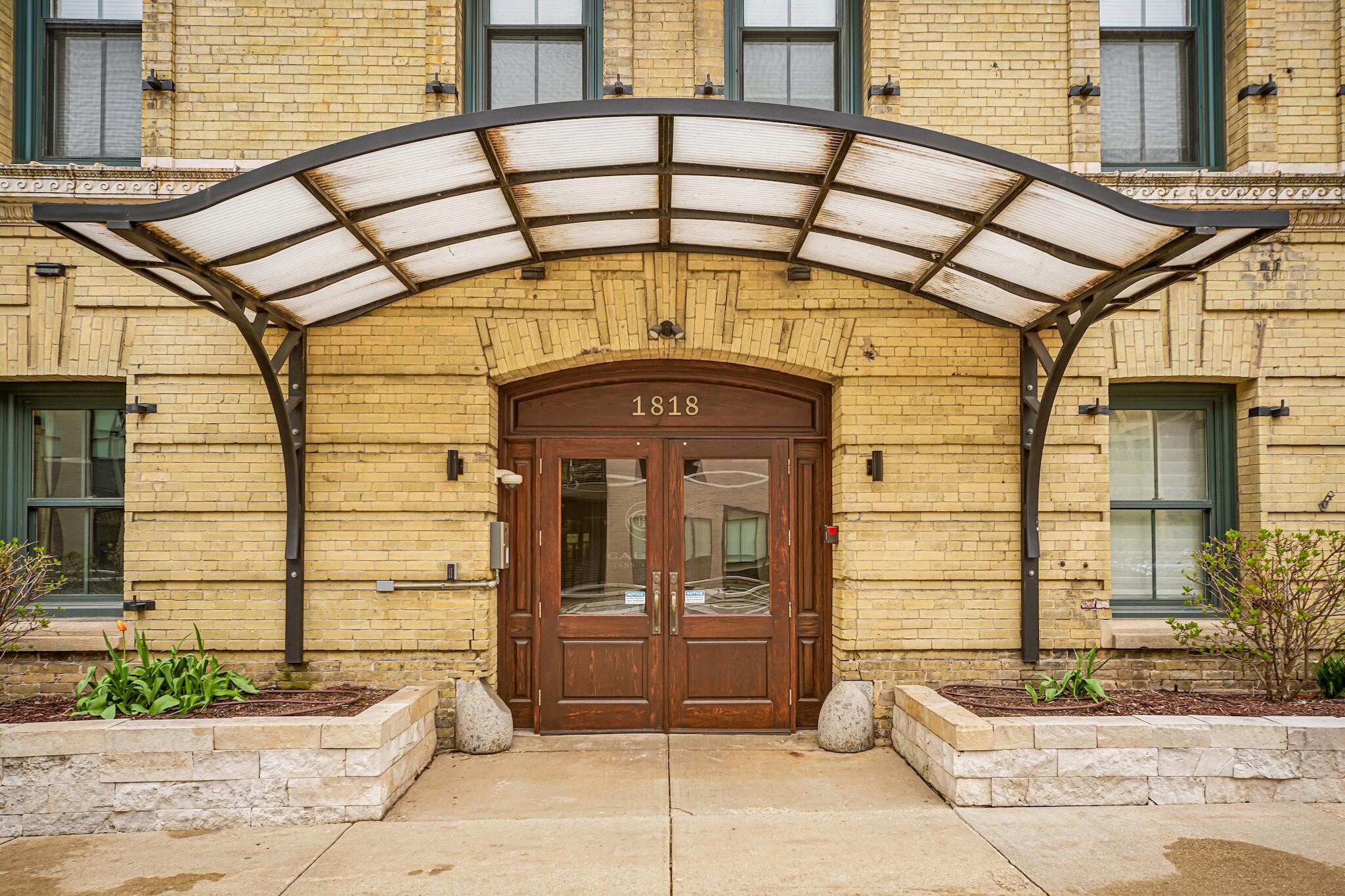 1818 N Water St Unit: 504