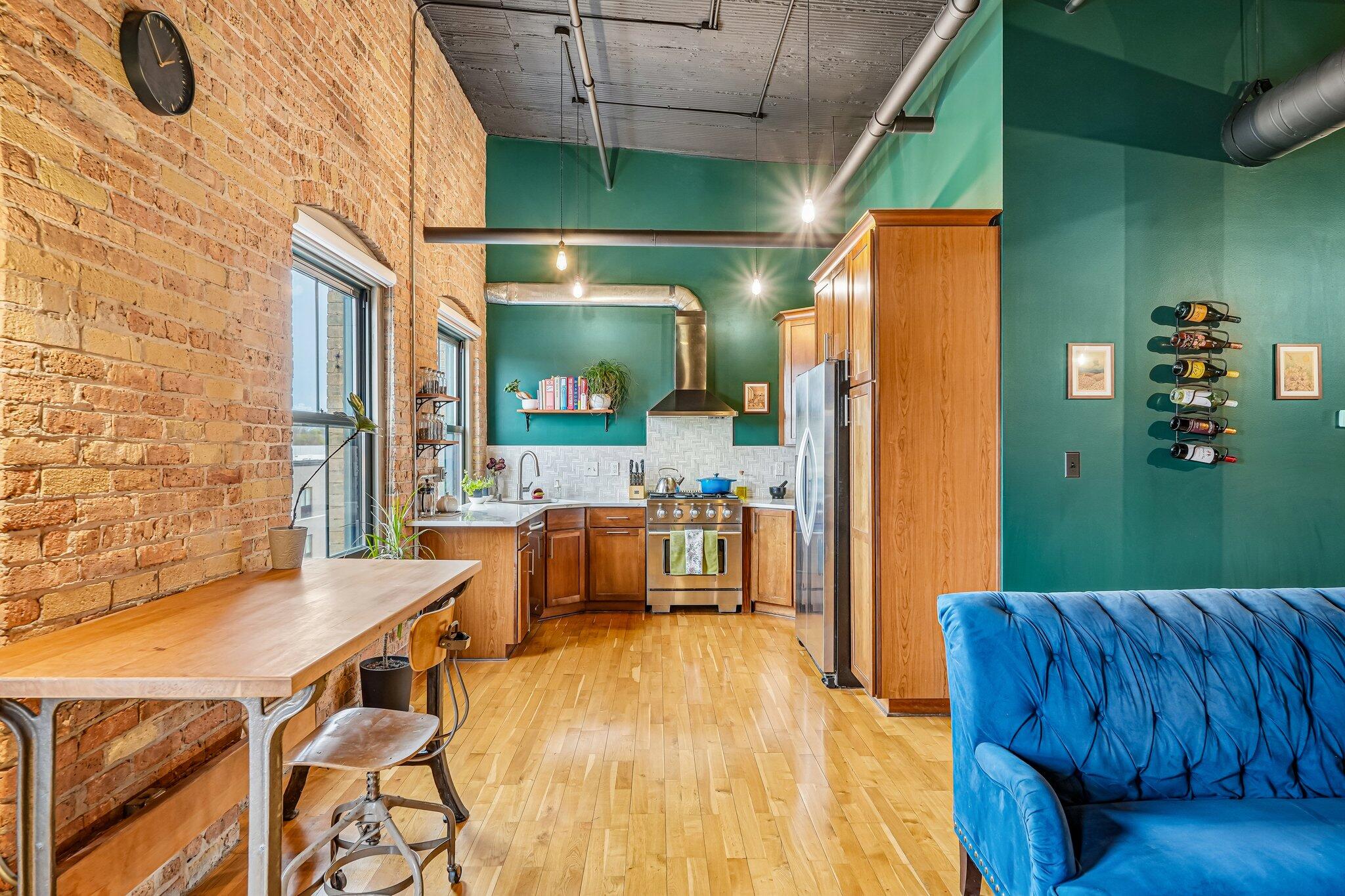 1818 N Water St Unit: 504