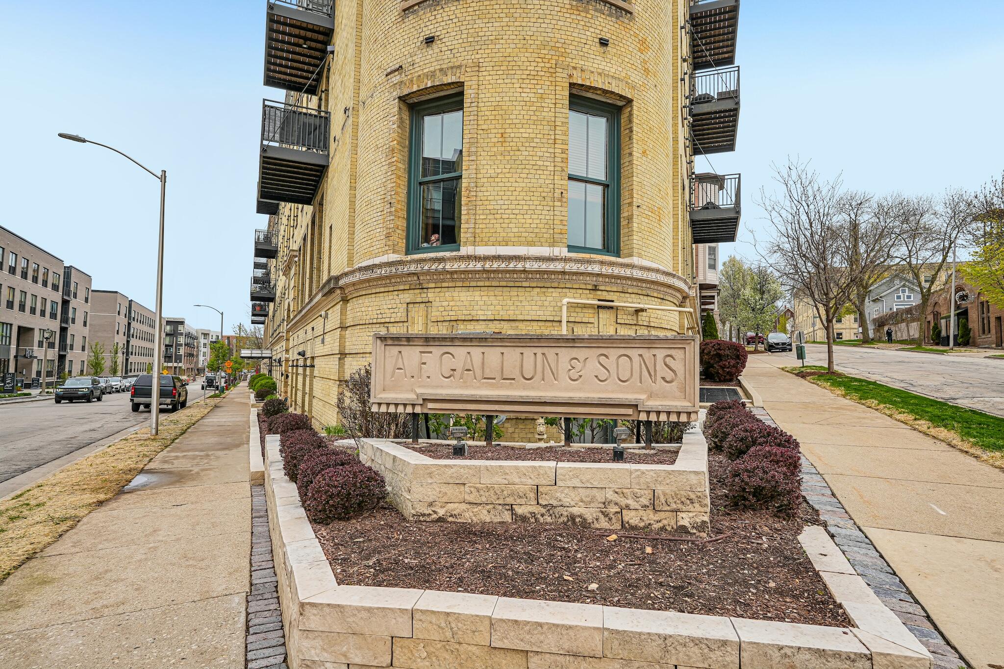 1818 N Water St Unit: 504