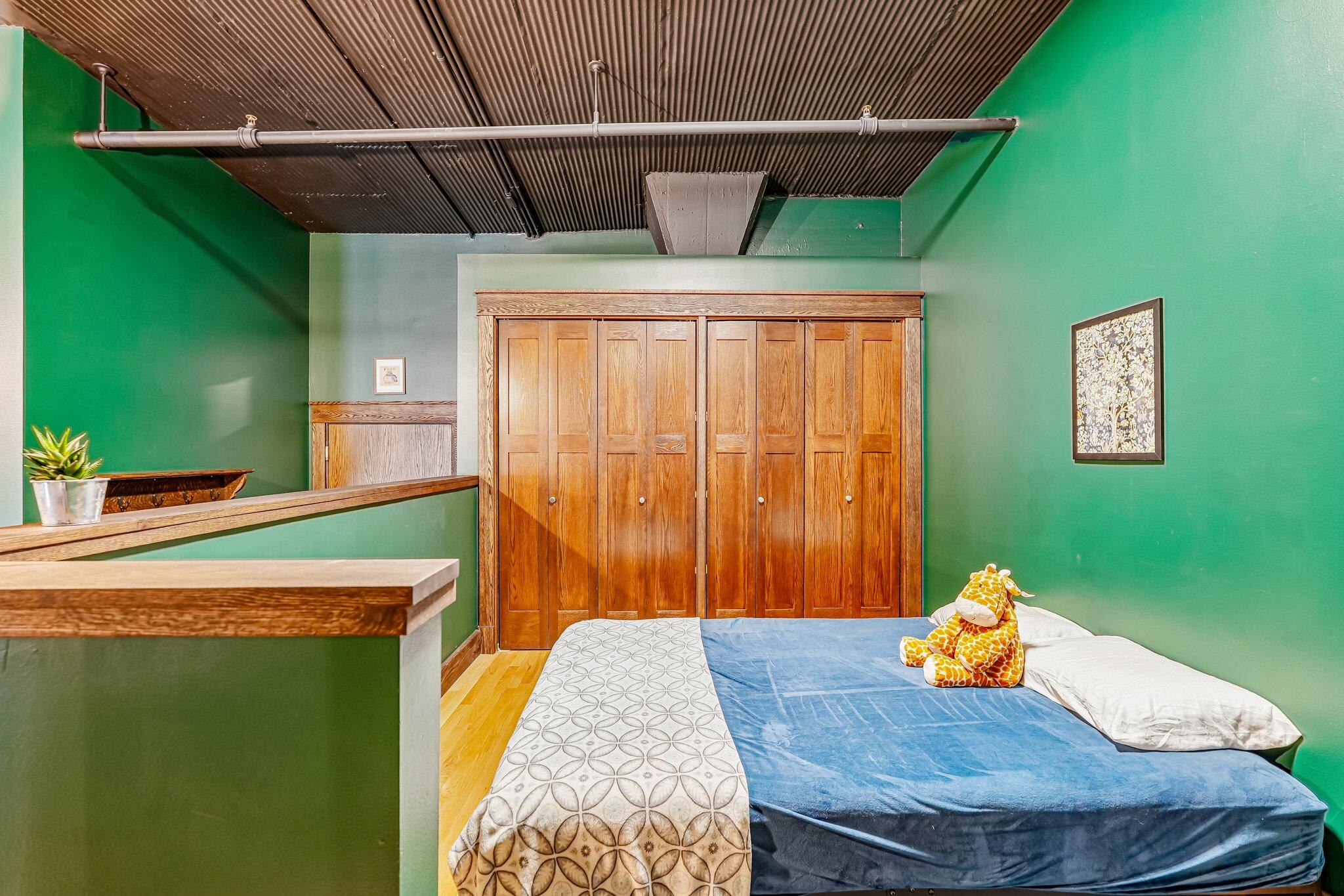 1818 N Water St Unit: 504