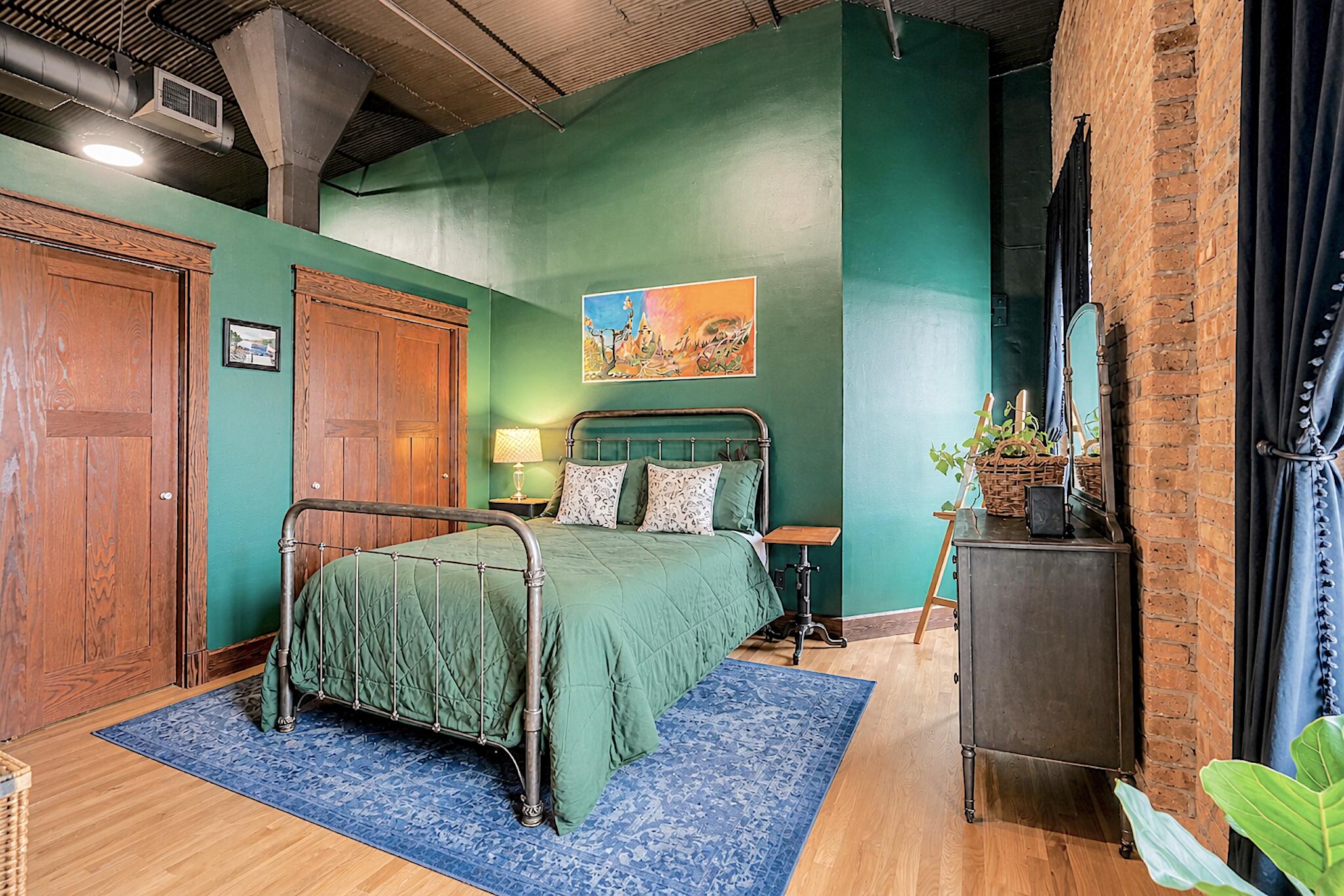 1818 N Water St Unit: 504
