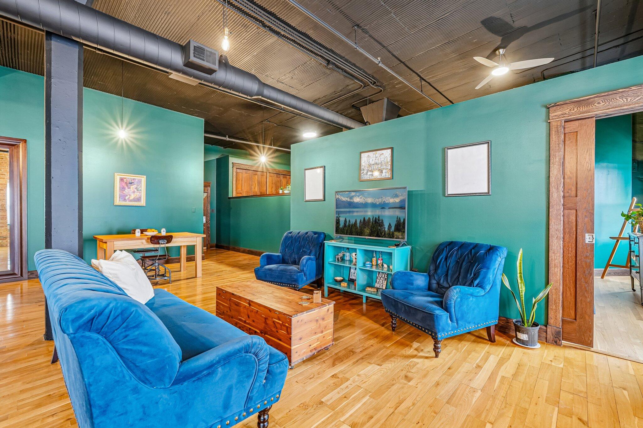 1818 N Water St Unit: 504