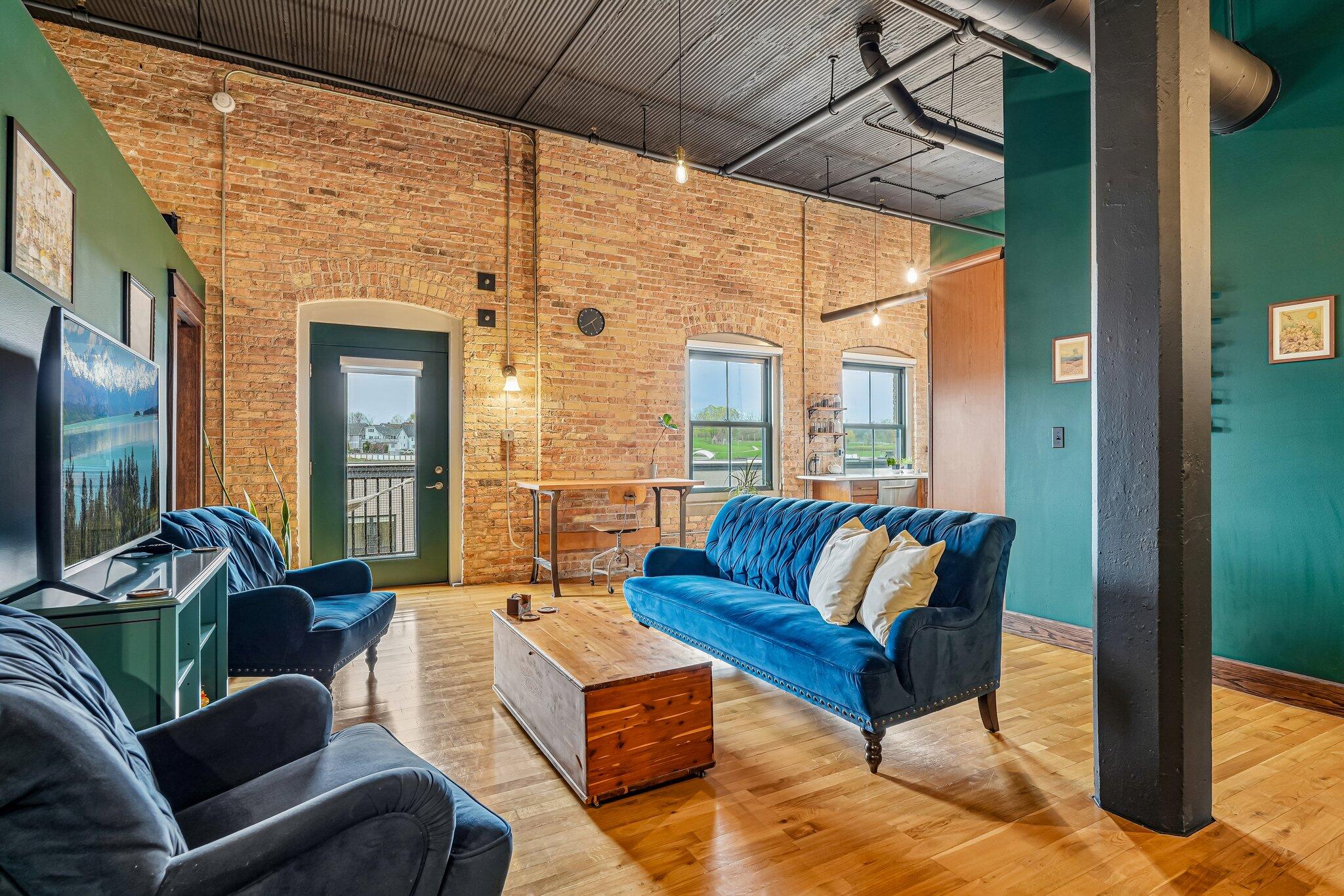 1818 N Water St Unit: 504