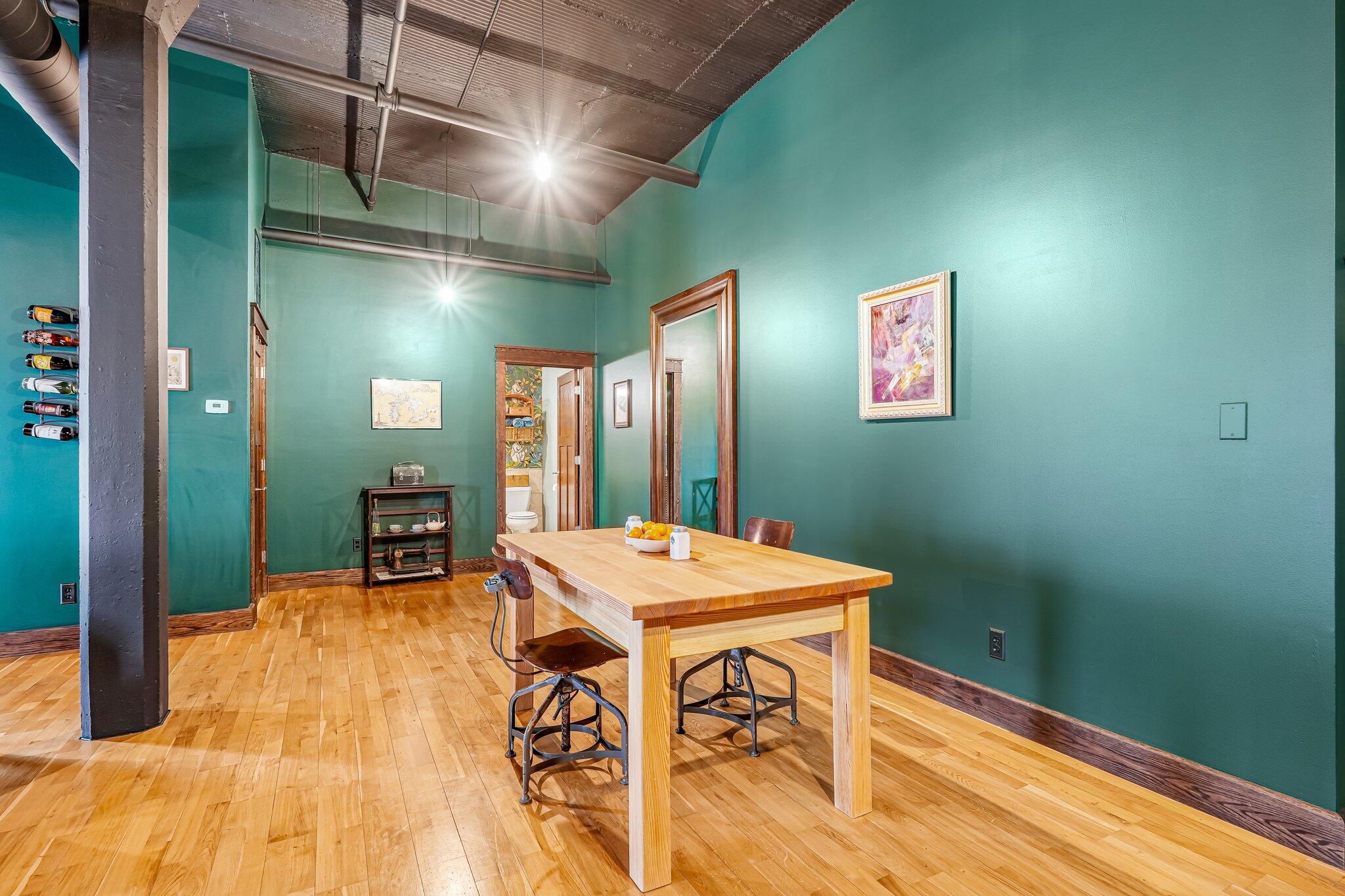 1818 N Water St Unit: 504