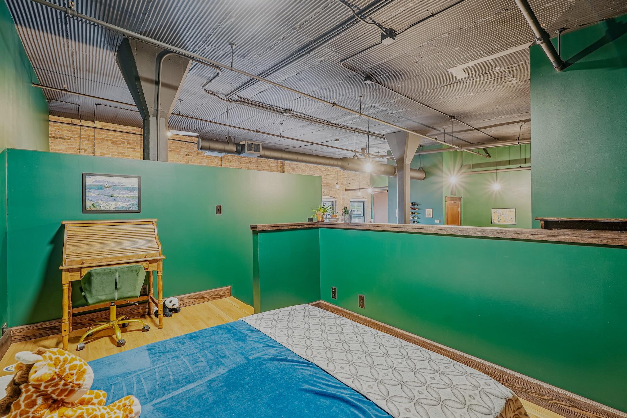 1818 N Water St Unit: 504