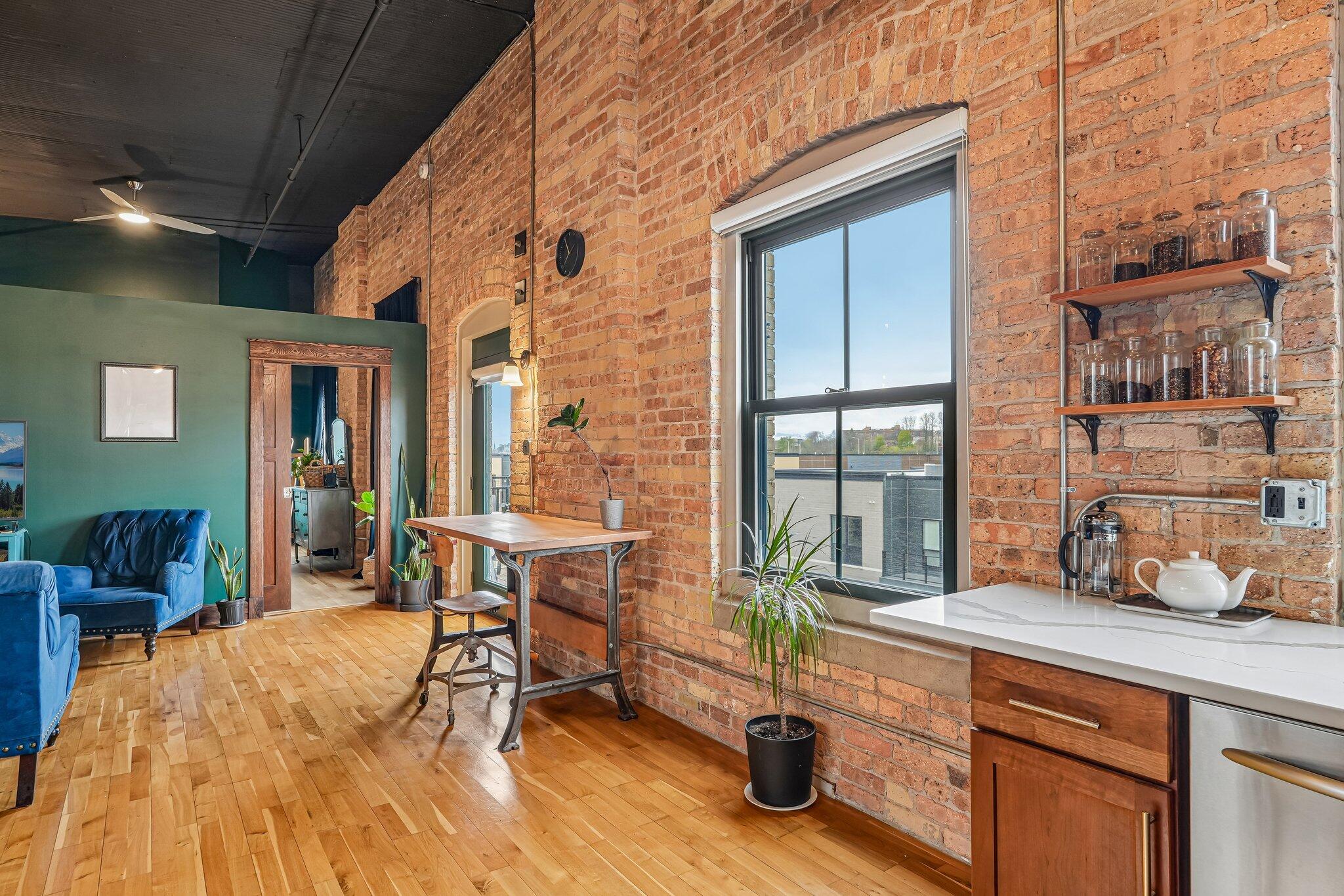 1818 N Water St Unit: 504
