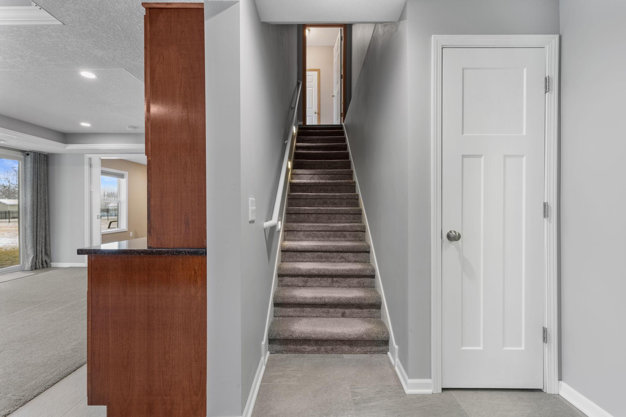 6709 Urbandale Lane N