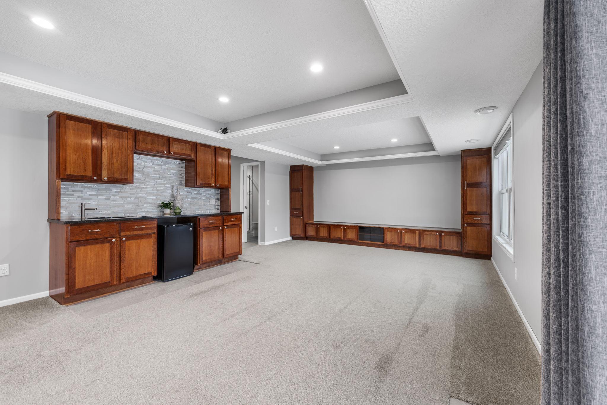 6709 Urbandale Lane N