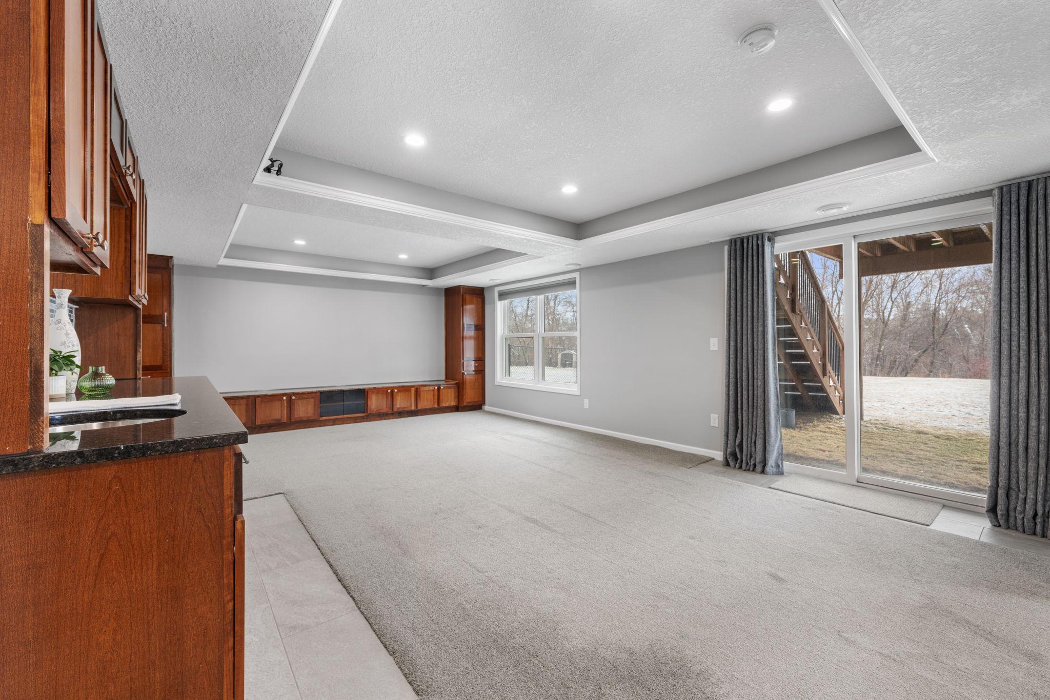 6709 Urbandale Lane N