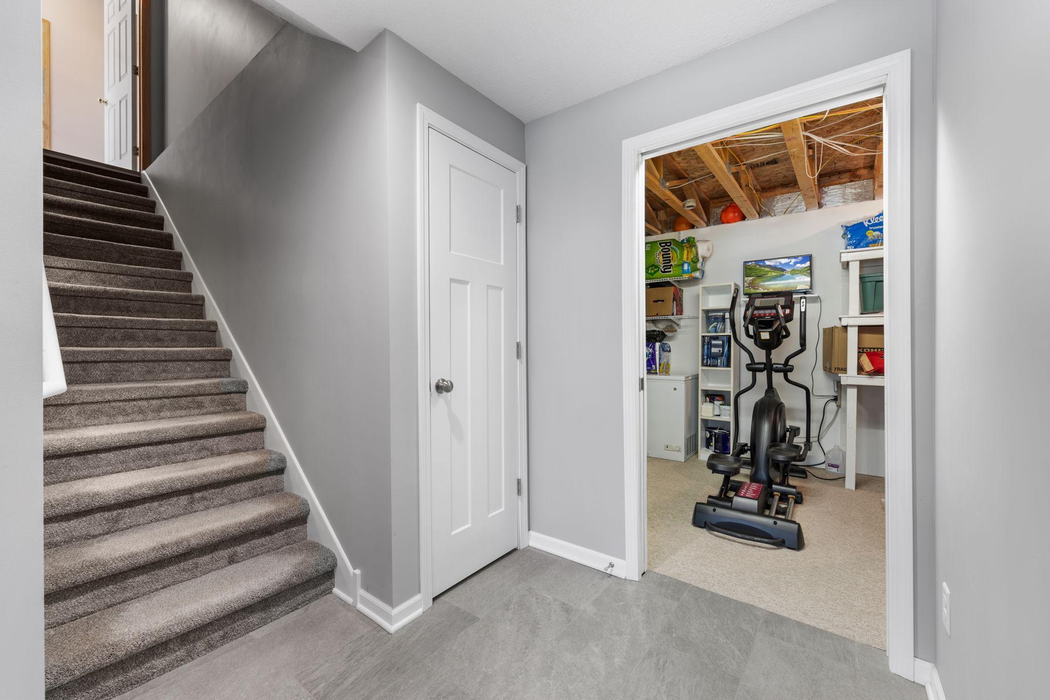 6709 Urbandale Lane N