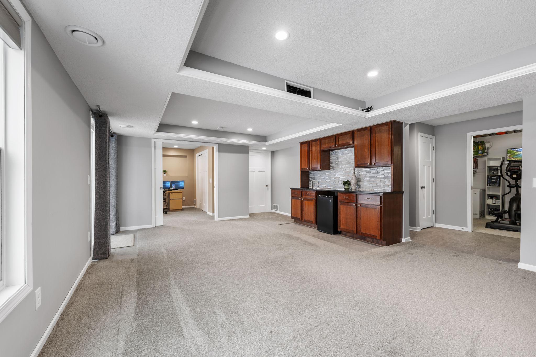 6709 Urbandale Lane N