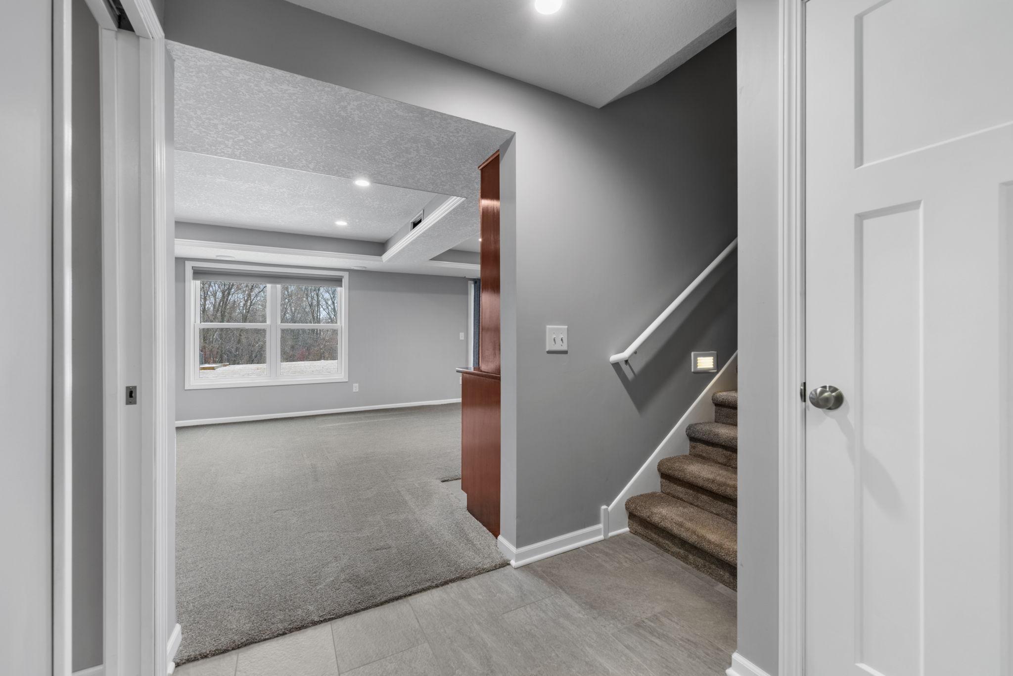 6709 Urbandale Lane N