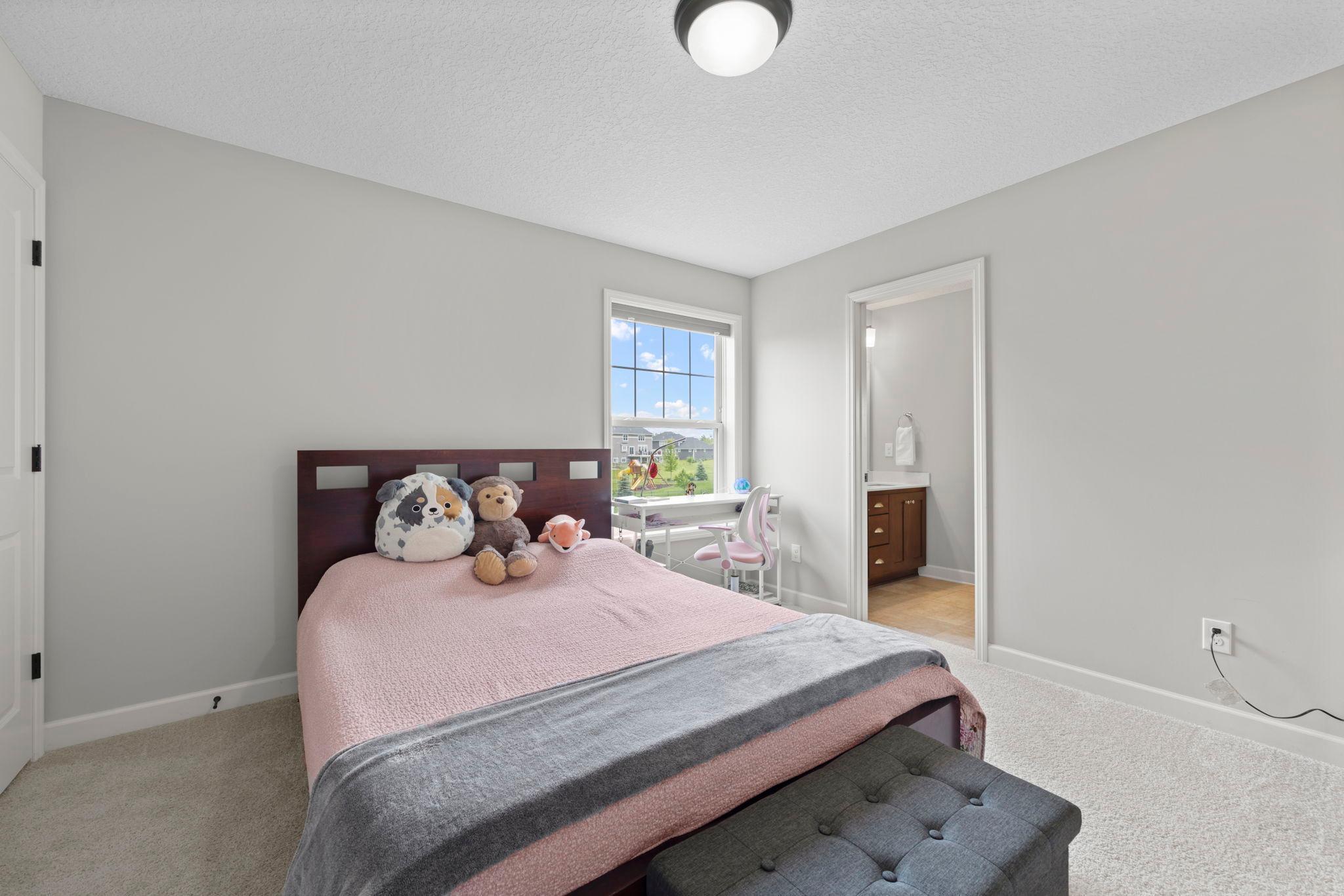 19391 Bridle Path