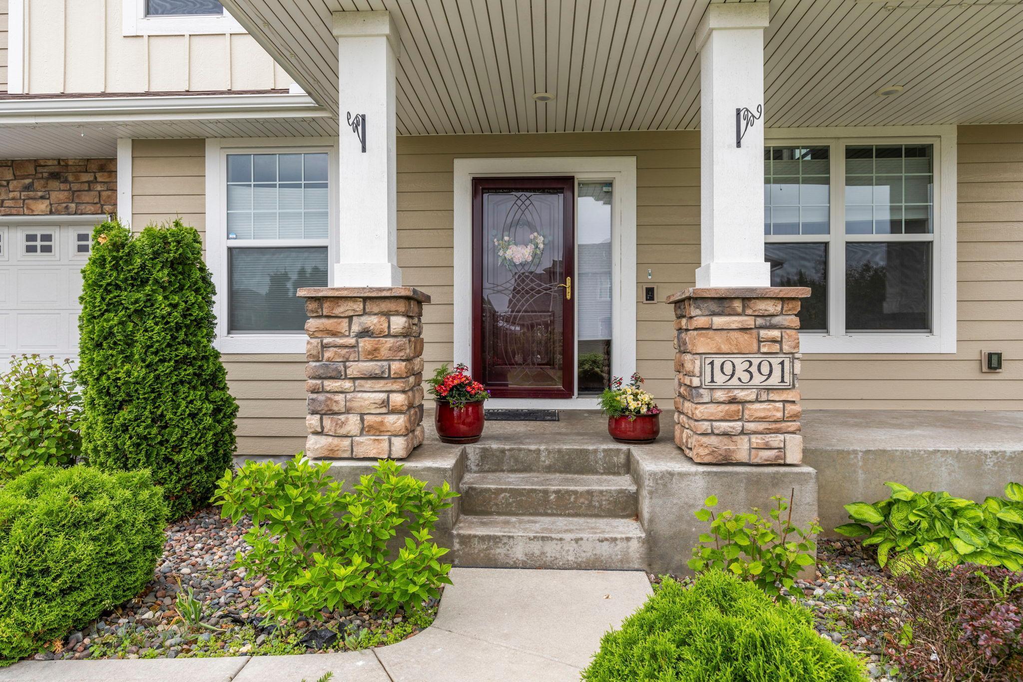19391 Bridle Path