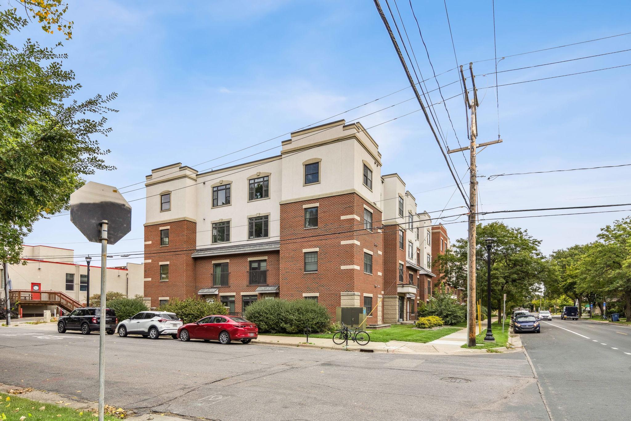 619 8th Street SE Unit: 208