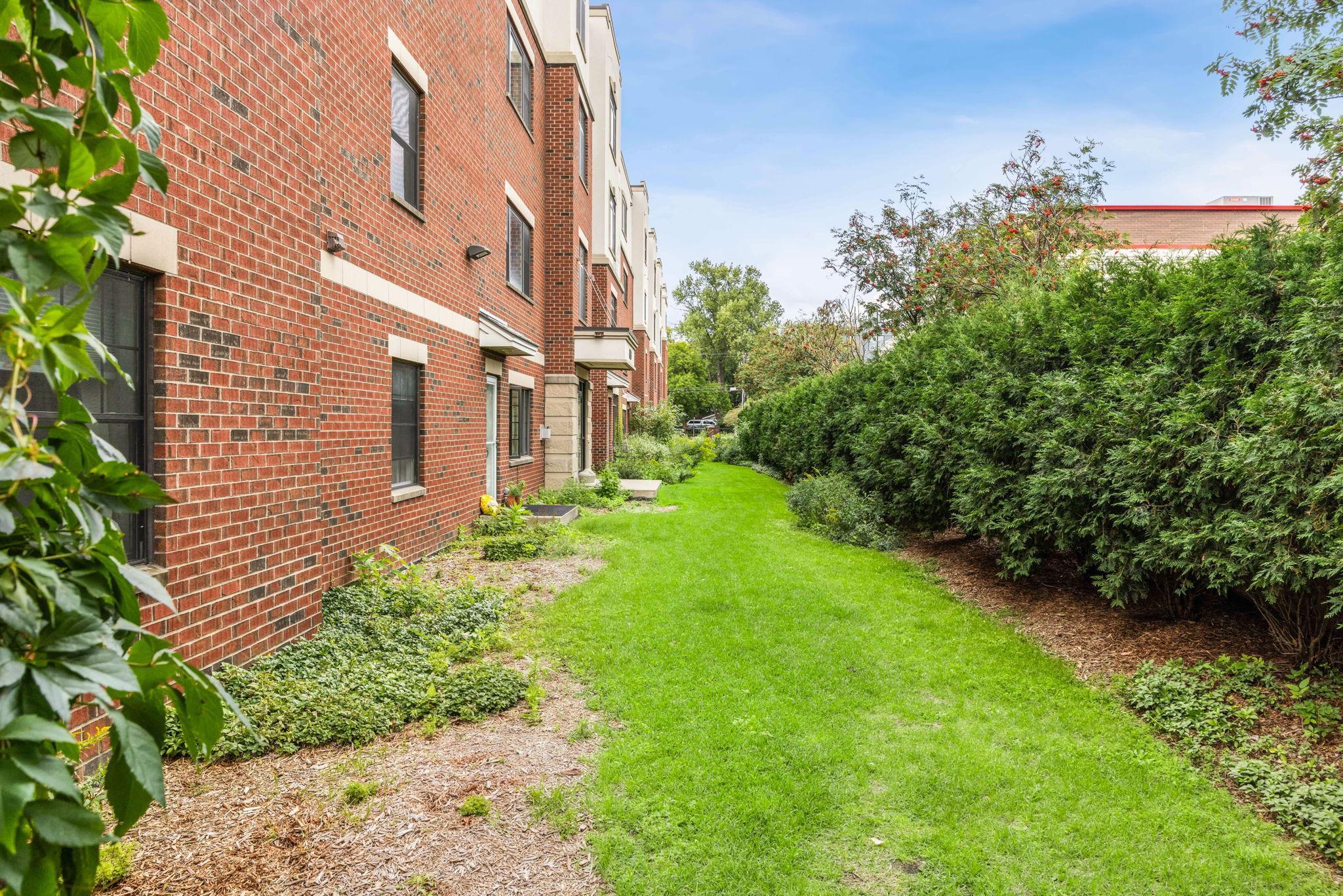 619 8th Street SE Unit: 208