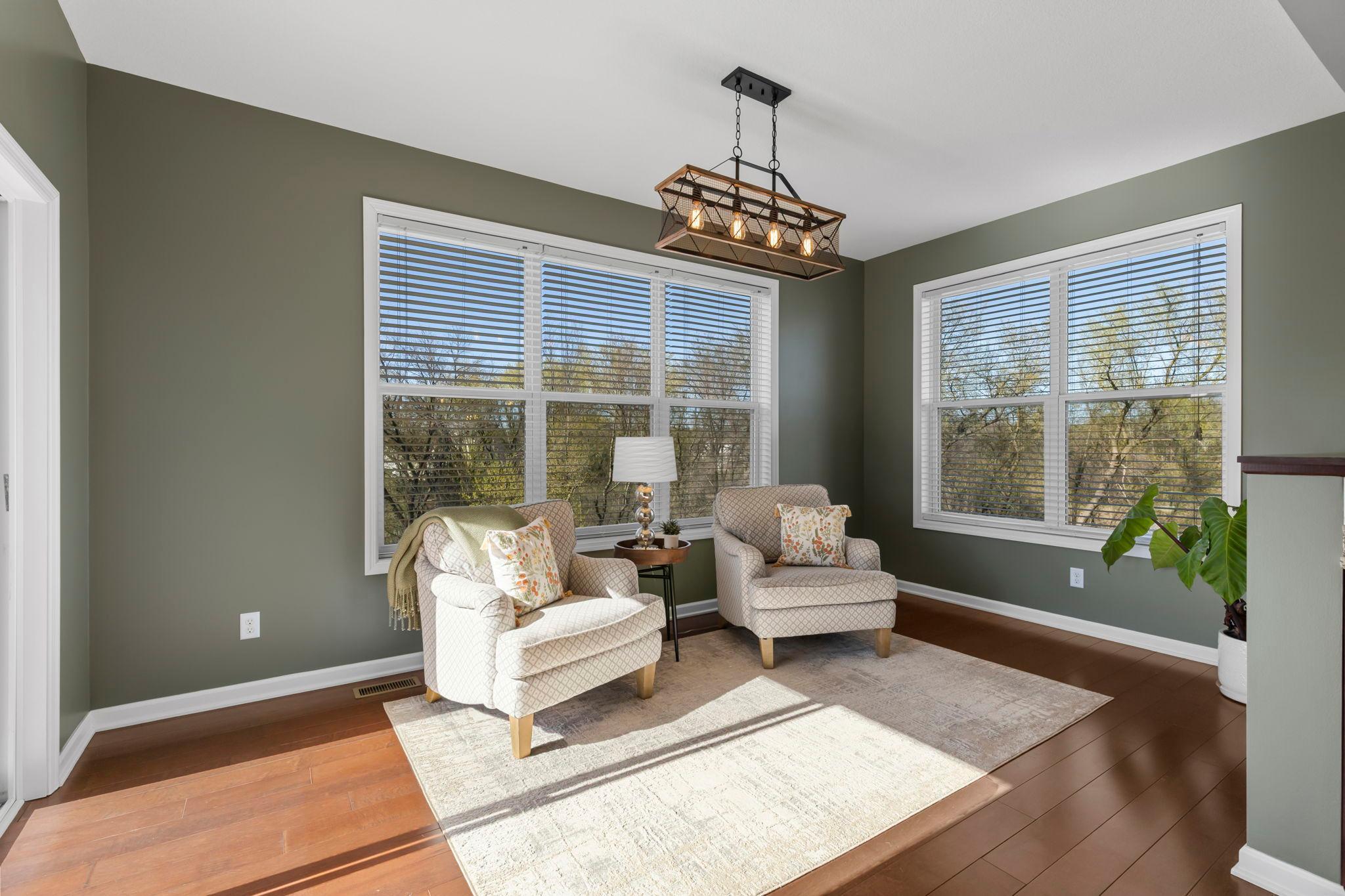 10834 Knollwood Court