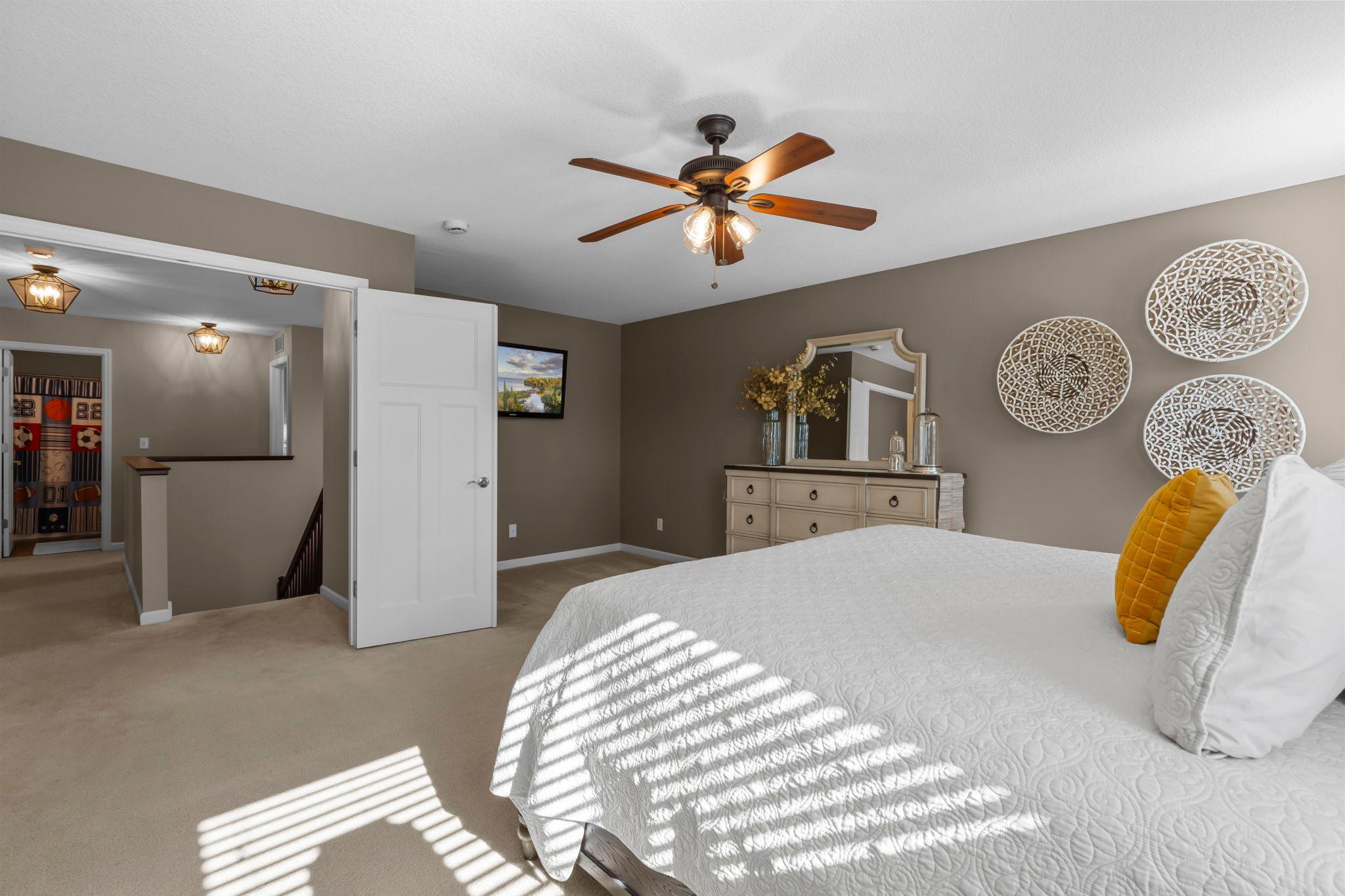 10834 Knollwood Court