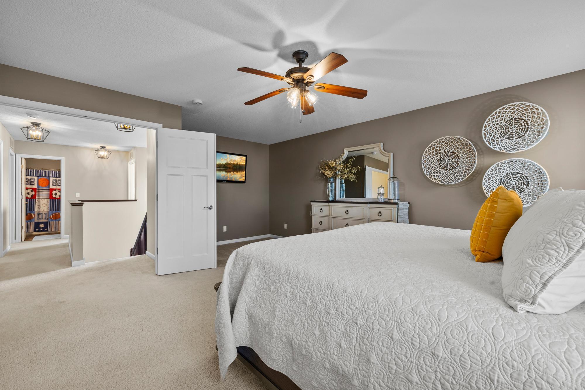 10834 Knollwood Court