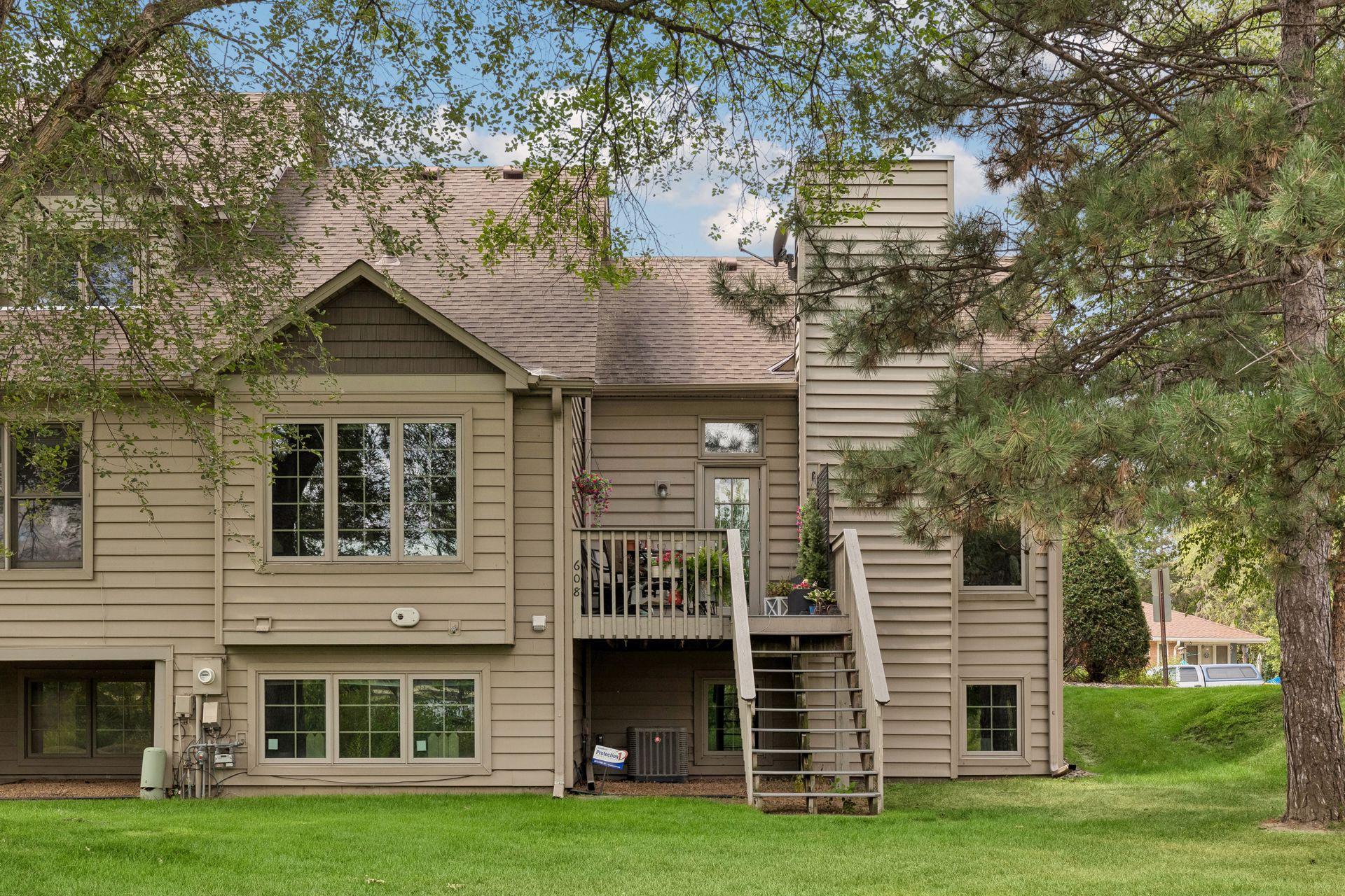 608 Sullivan Drive NE