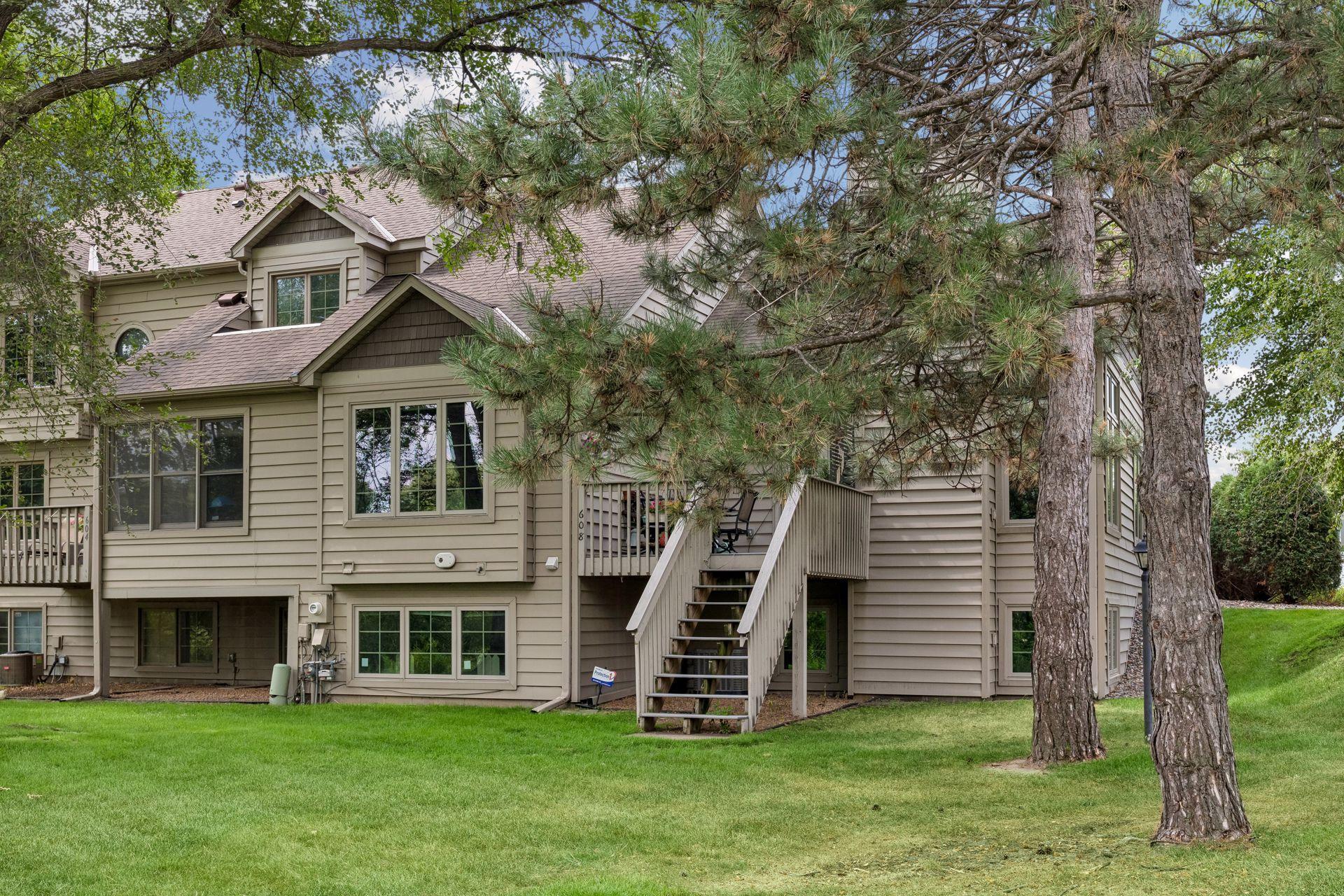 608 Sullivan Drive NE