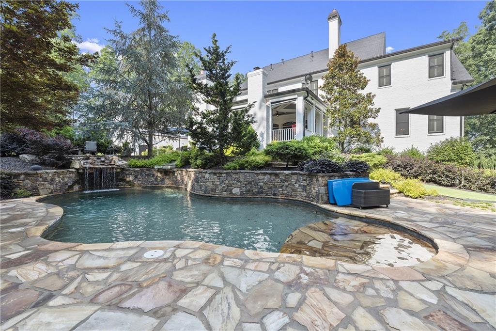 15595 Birmingham Highway