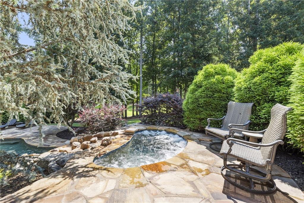 15595 Birmingham Highway