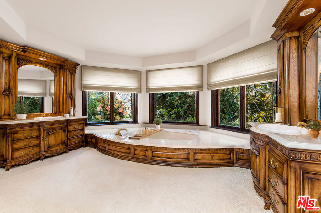 25010 Thousand Peaks Road