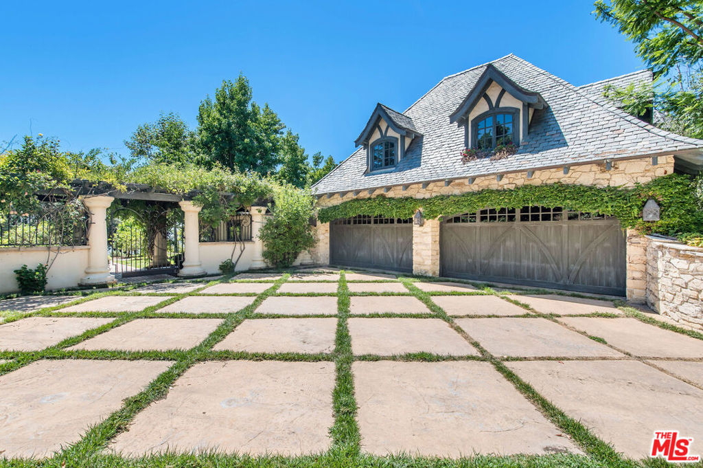 25010 Thousand Peaks Road