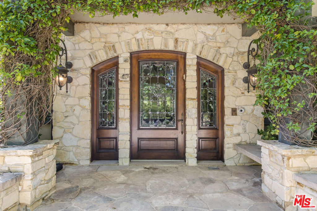 25010 Thousand Peaks Road