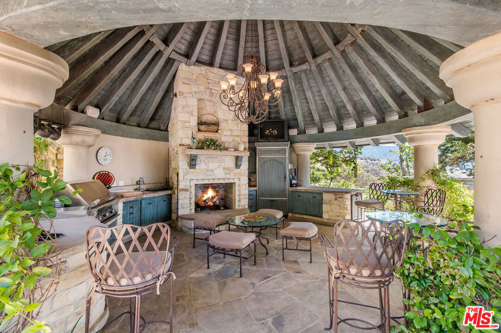 25010 Thousand Peaks Road