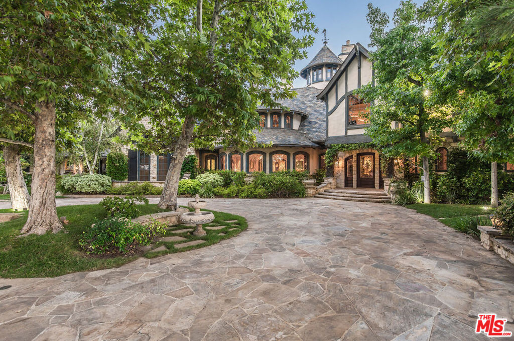 25010 Thousand Peaks Road