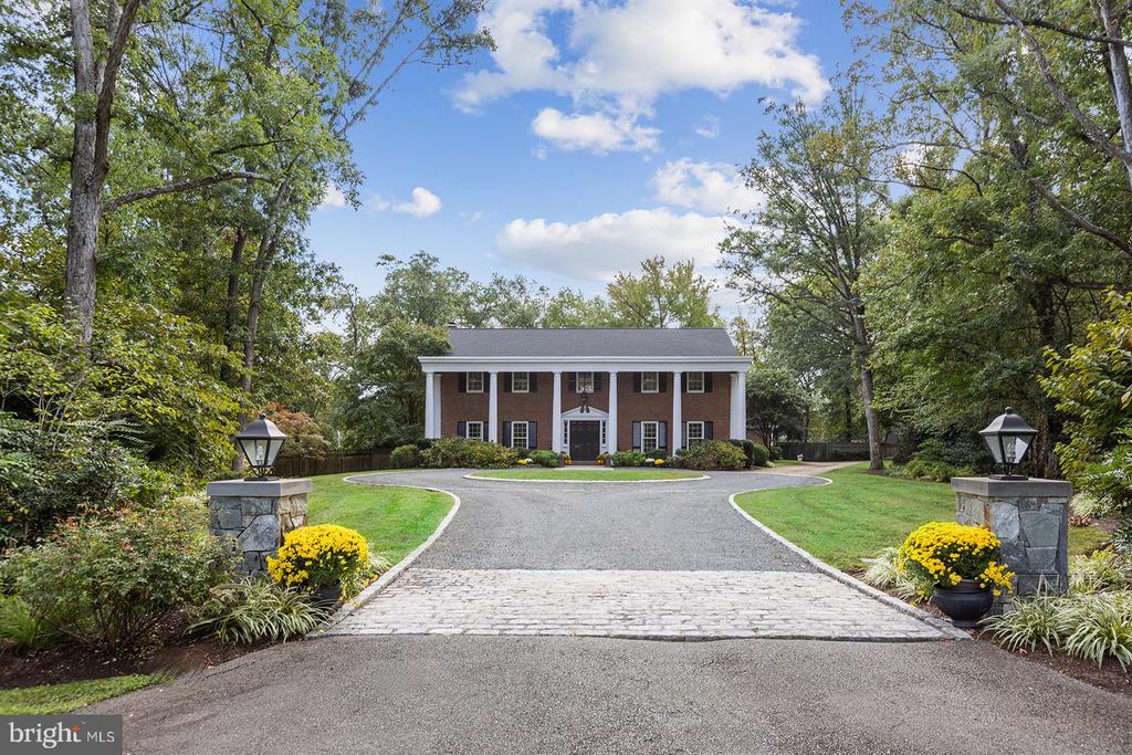 1306 BISHOP LANE