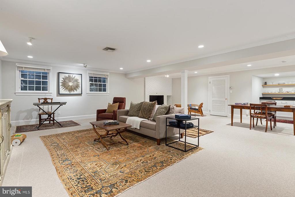 1306 BISHOP LANE