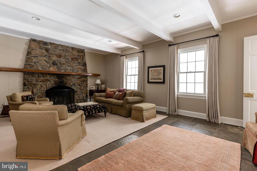 1306 BISHOP LANE