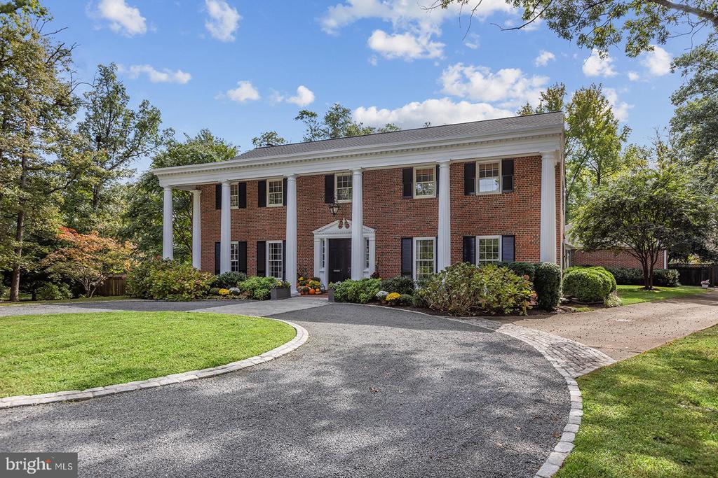 1306 BISHOP LANE