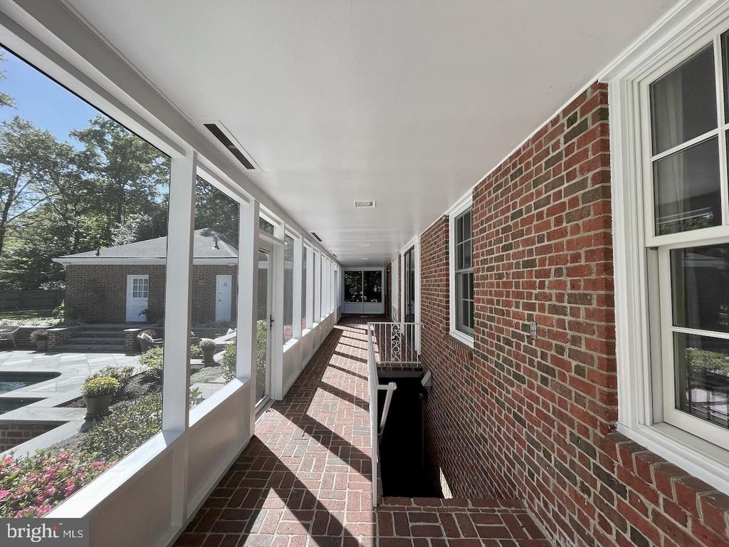 1306 BISHOP LANE
