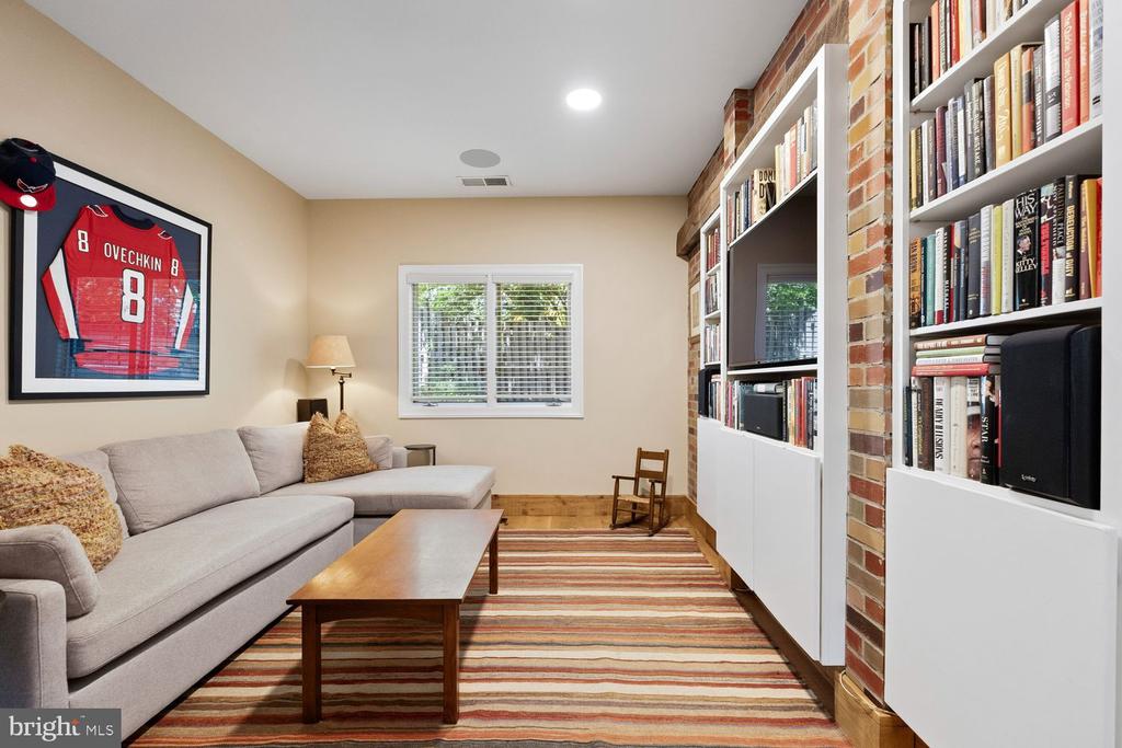 1406 COVENTRY LANE