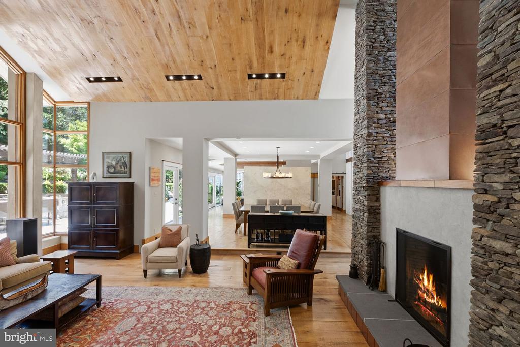1406 COVENTRY LANE