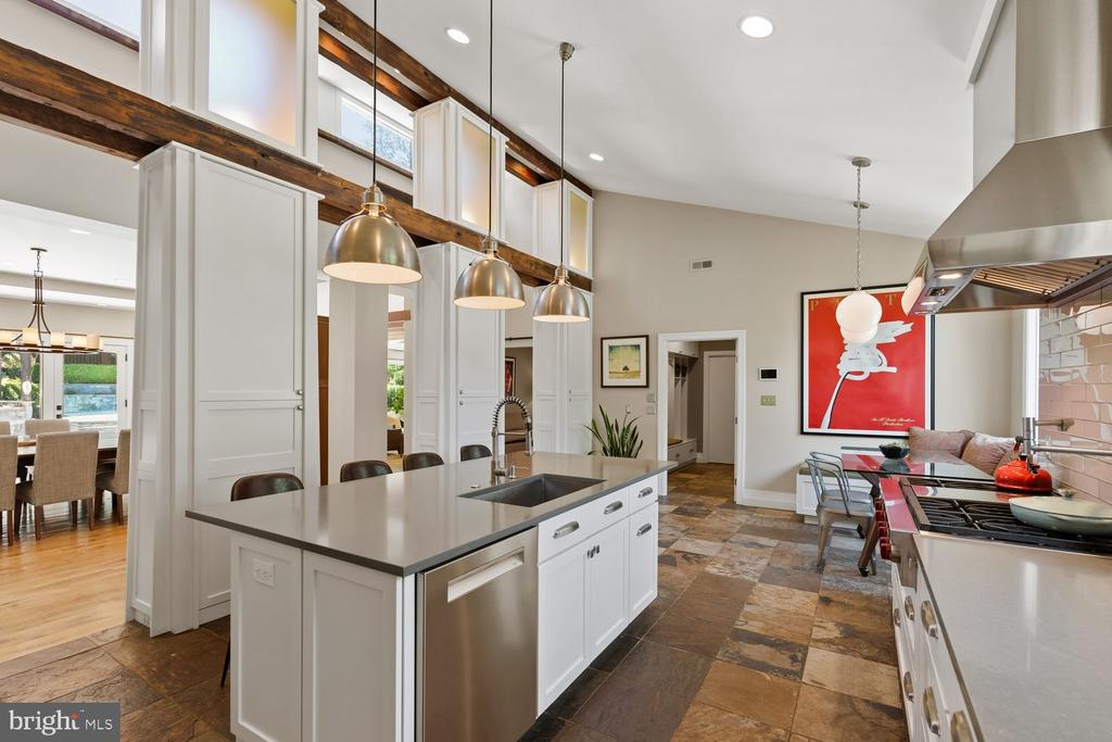 1406 COVENTRY LANE