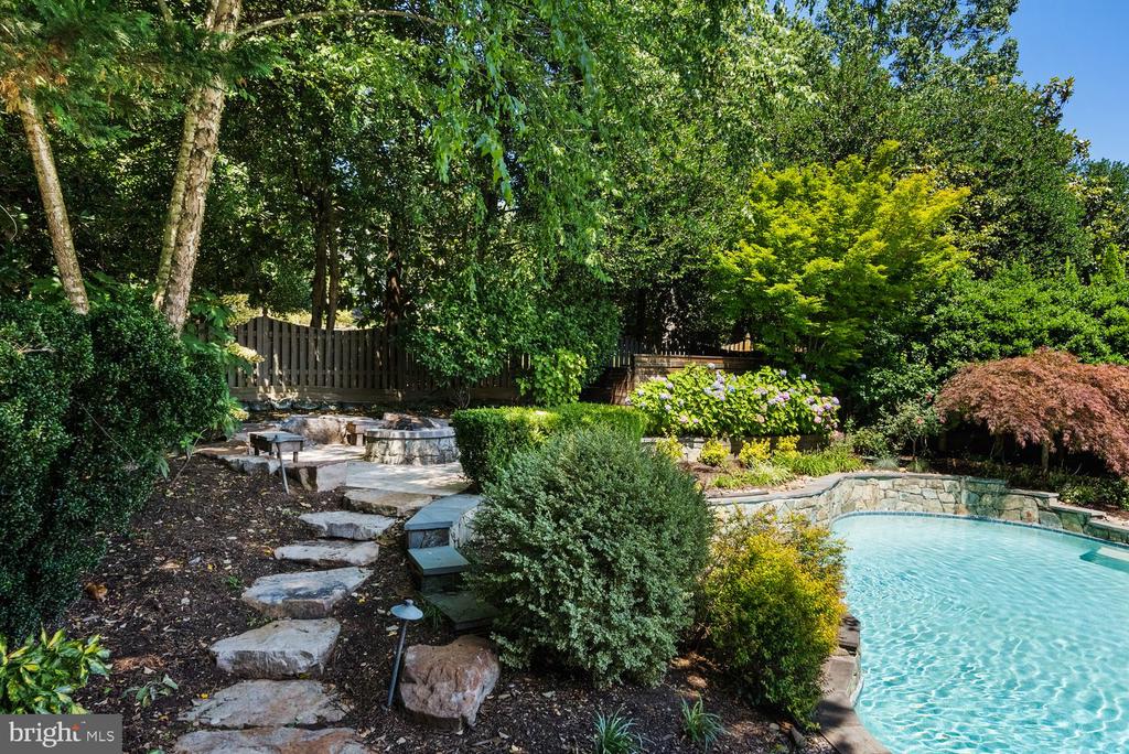 1406 COVENTRY LANE