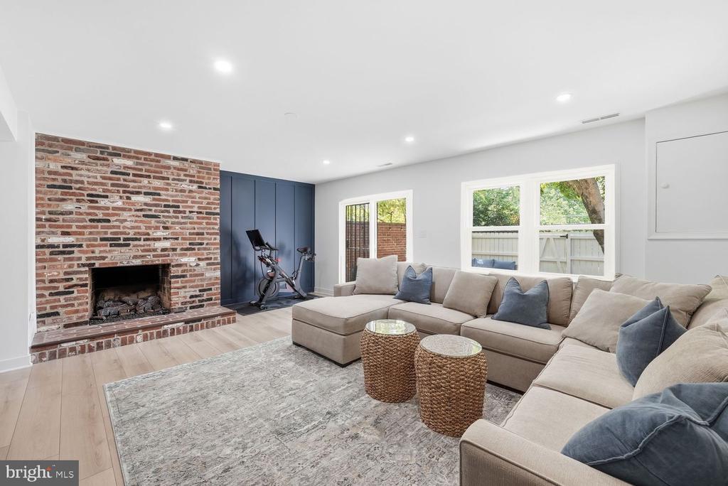6328 GOLF COURSE SQUARE
