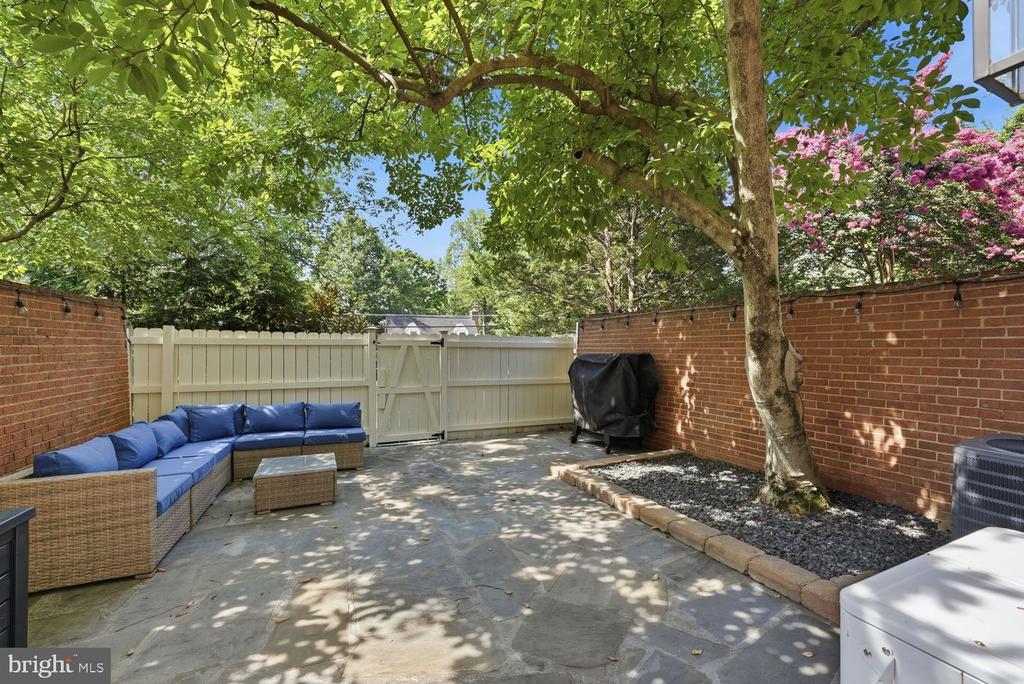 6328 GOLF COURSE SQUARE