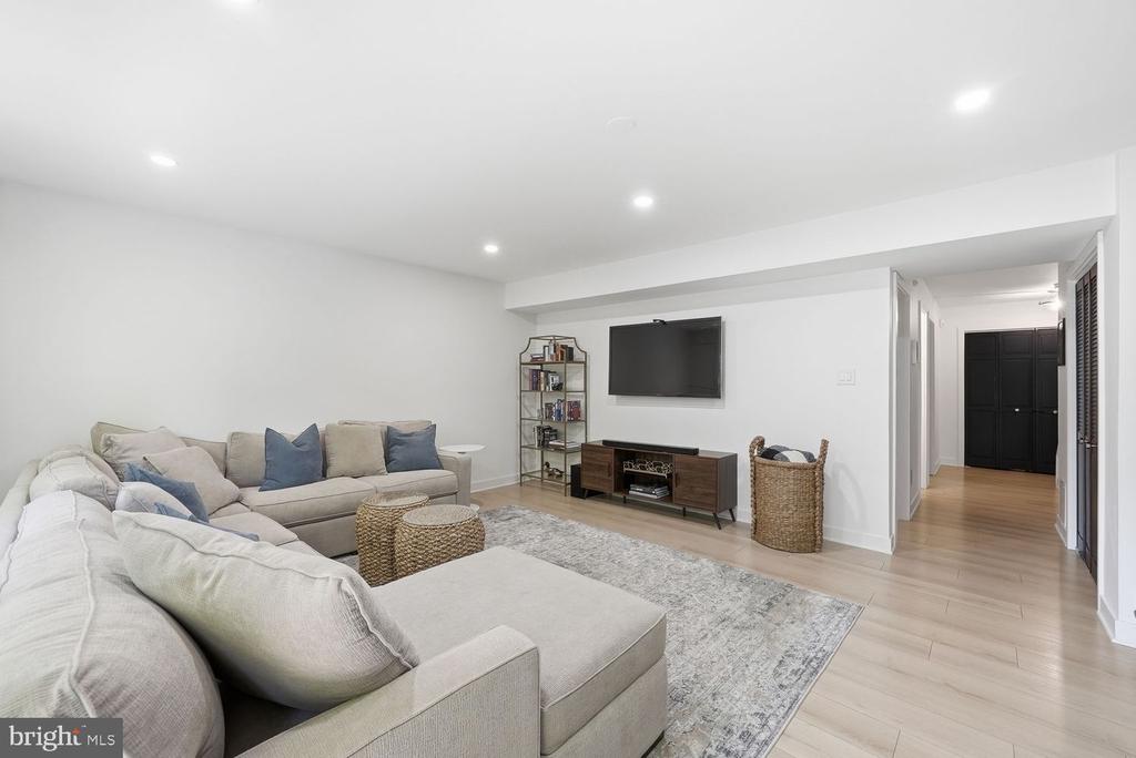 6328 GOLF COURSE SQUARE