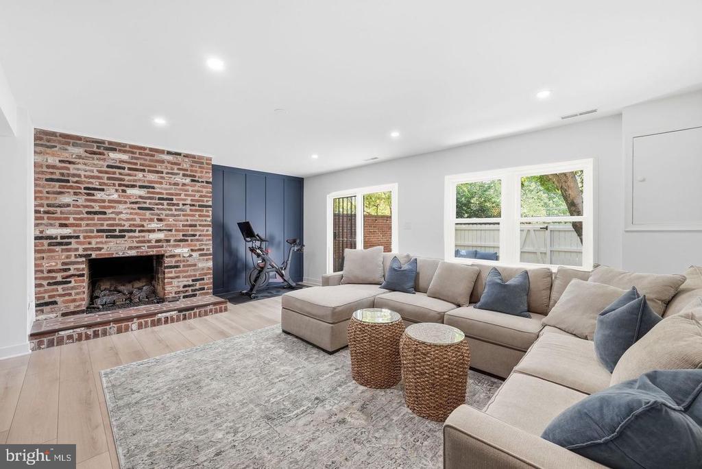 6328 GOLF COURSE SQUARE