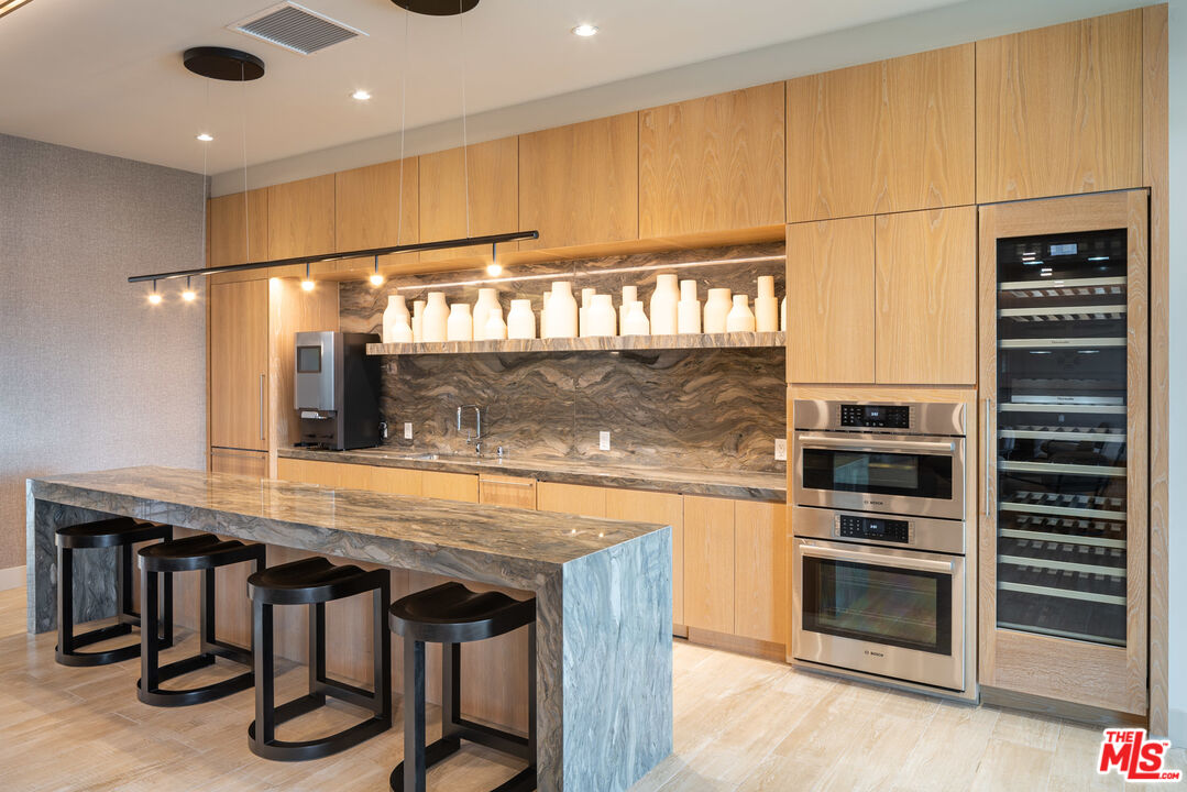 2435 S Sepulveda BLVD Unit: PH 220