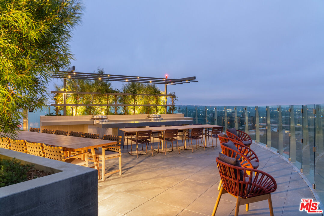 2435 S Sepulveda BLVD Unit: PH 220